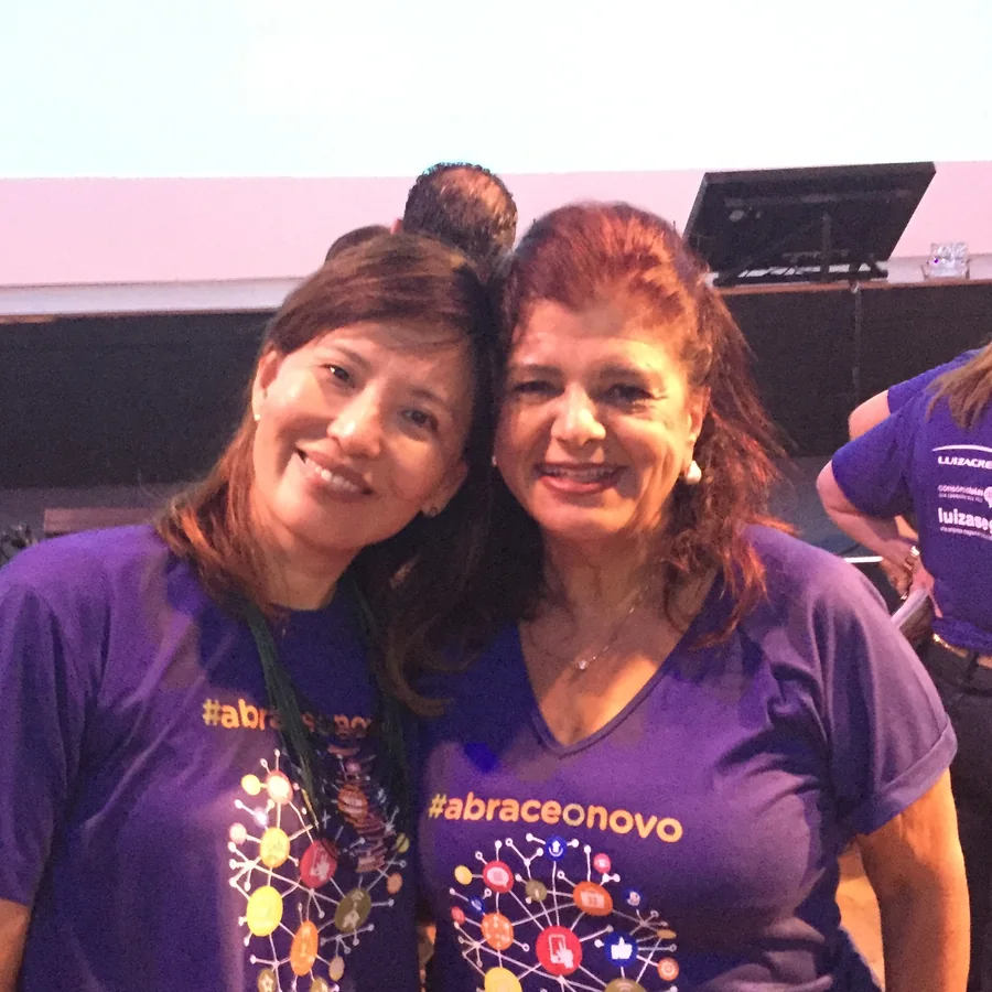 Luiza Helena Trajano and Yuki Nakamura in #abraceonovo event T-shirts