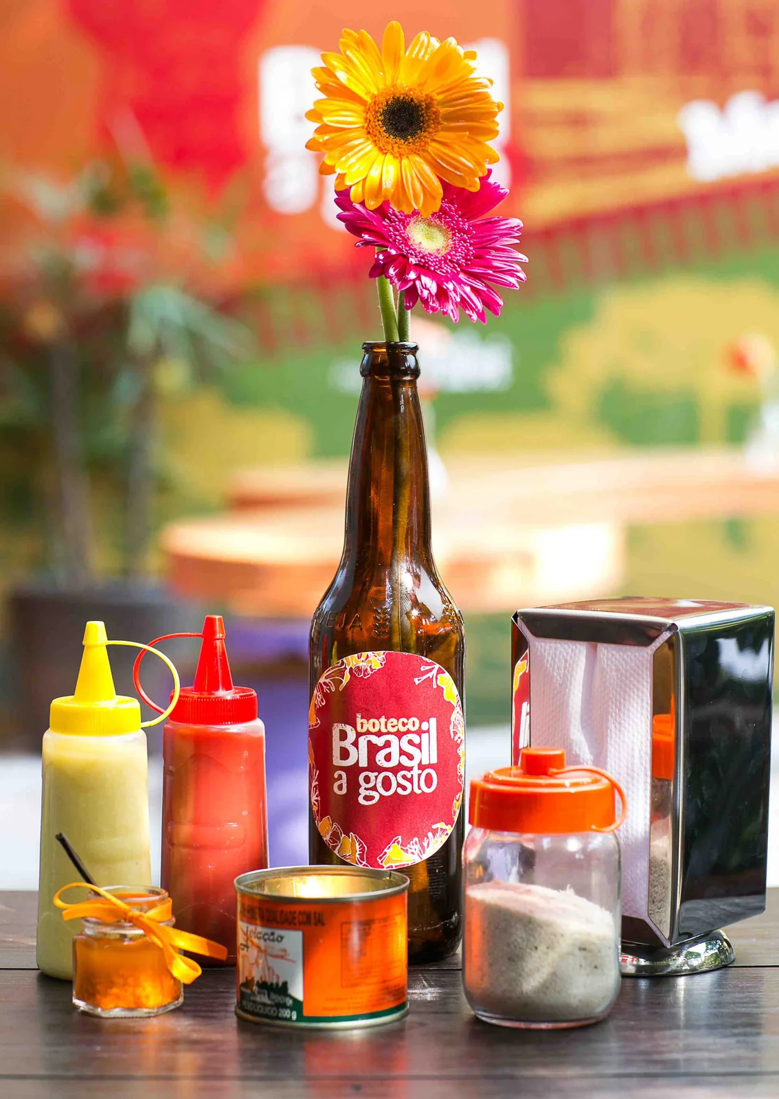 Table setting with the boteco bottle label