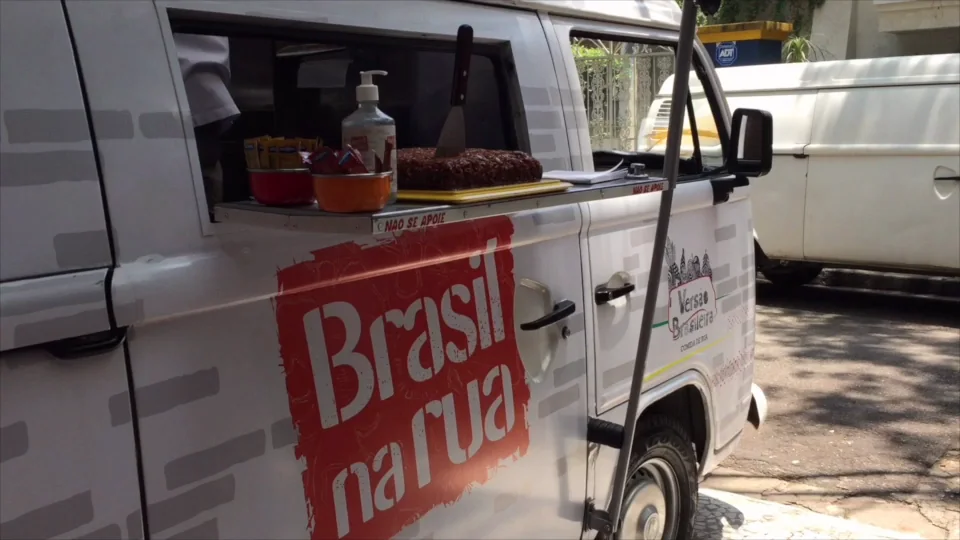 The van on the street with the Brasil na Rua logo on its side